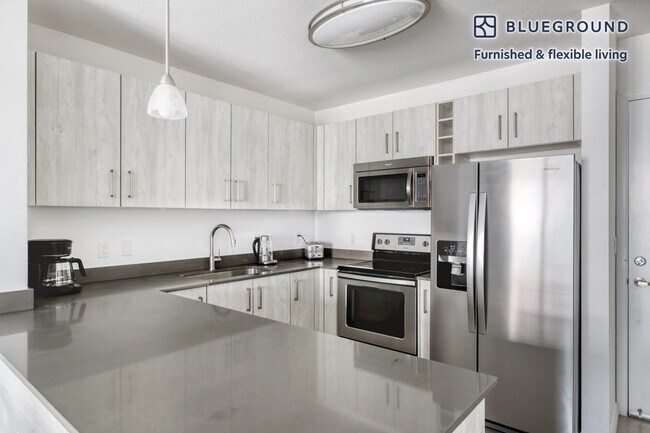 Building Photo - 7525 E Treasure Dr