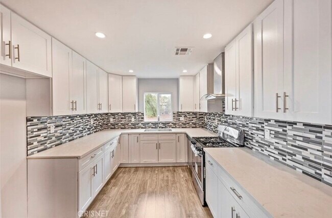 Building Photo - 12650 Bromont Ave