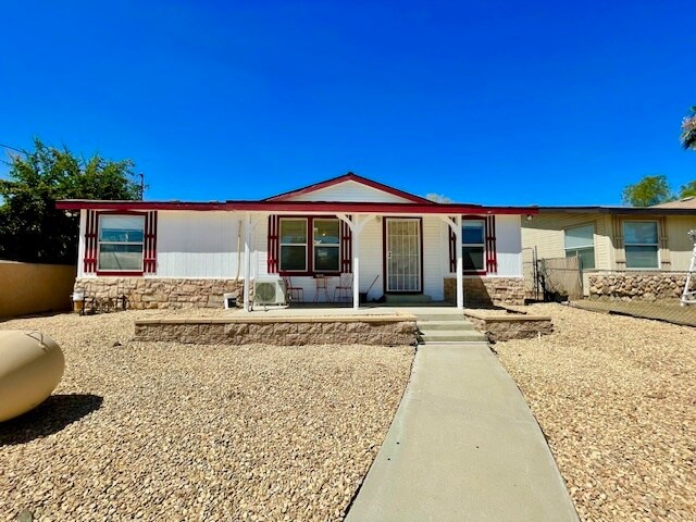 Foto principal - 23686 Lodge Dr