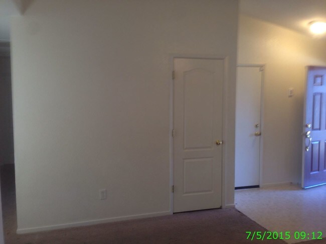 Building Photo - 3 br, 2 bath House - 622 Suzanne Ct