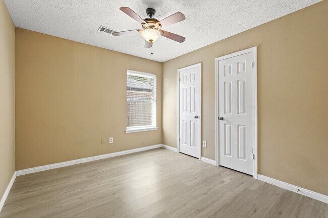 Foto del edificio - 4411 Leyland Dr