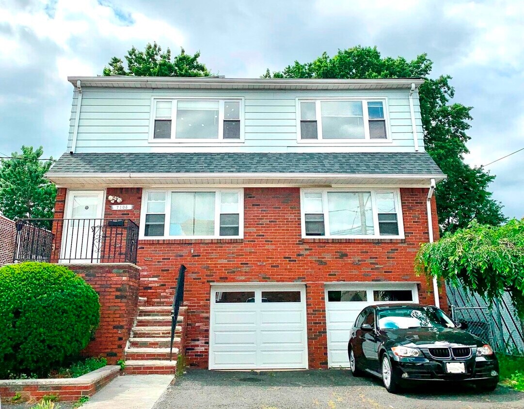 Primary Photo - 7105 Madison St
