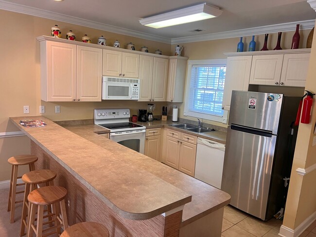 Building Photo - 4828 Magnolia - 303