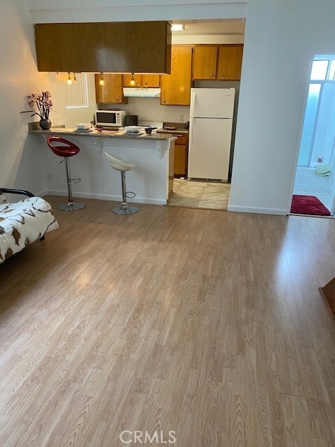 Building Photo - 1943 Vista Del Mar Ave