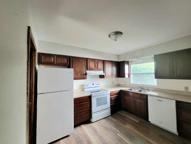 Building Photo - 1765 Tanglewood Dr