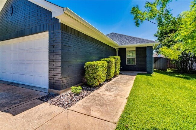 Foto del edificio - 336 Housefinch Loop