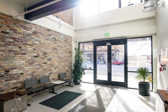 Building Photo - 316 W 200 S