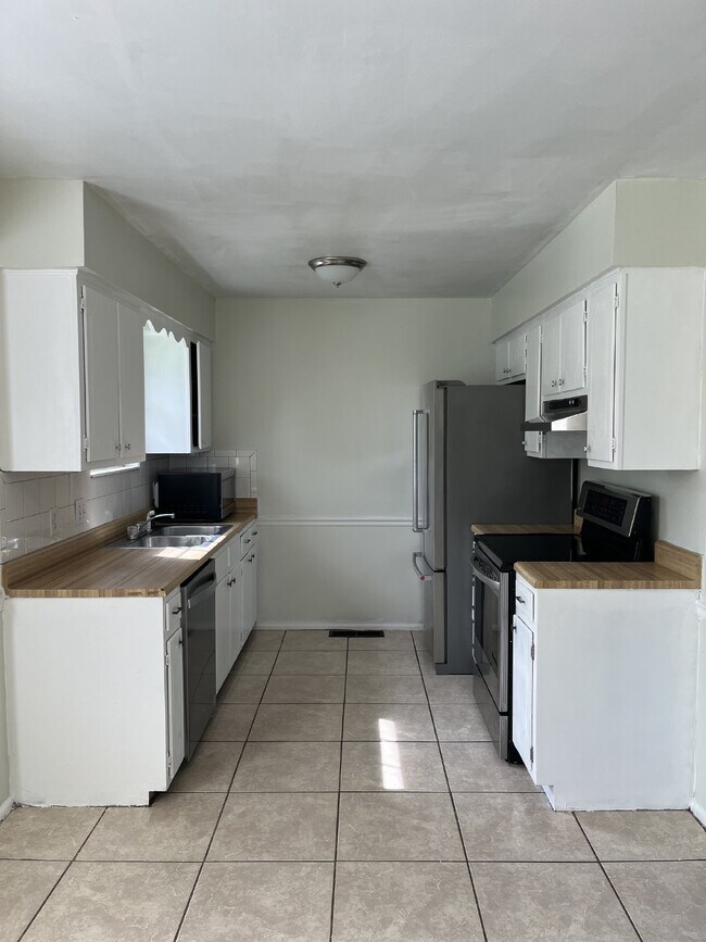 Building Photo - 3-Bedroom Home with 2 Full Baths in Antioc...