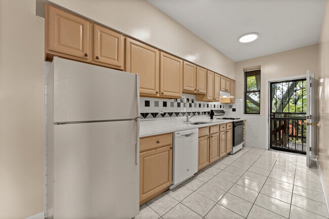 Kitchen - 5203 S Woodlawn Ave