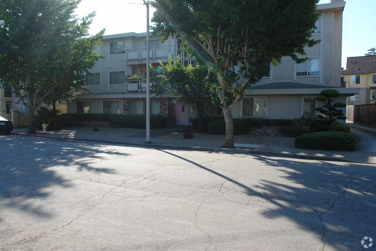 20 E Santa Inez Ave, San Mateo, CA 94401 Apartments in San Mateo, CA