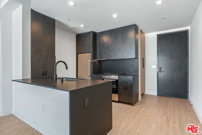 Foto del edificio - 3688 Overland Ave