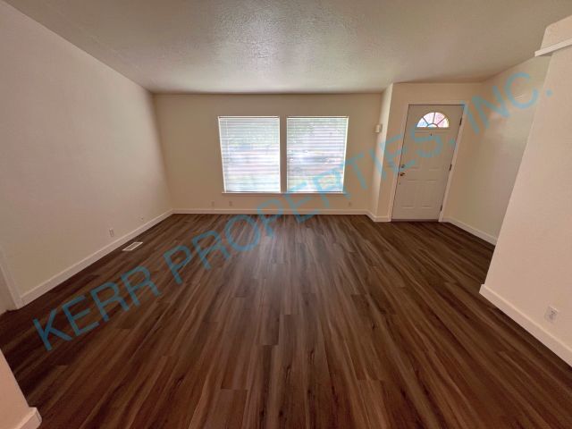 Building Photo - FREE RENT! Charming 3 Bed, 2 Bath Portland...