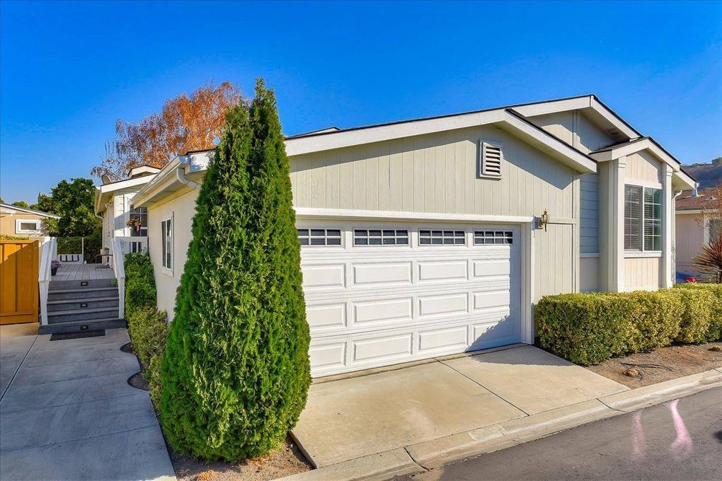 Primary Photo - 574 Mill Pond Dr