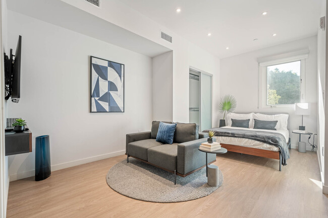 Foto del edificio - 8820-8825 Belford Ave