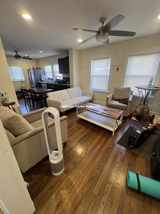 Building Photo - 117 Burget Ave