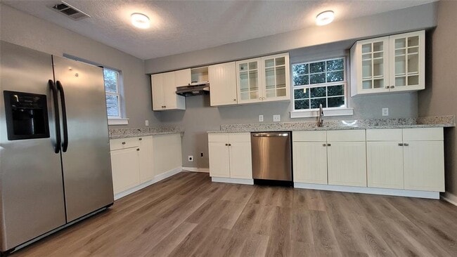 Building Photo - 509 Spruce Dr
