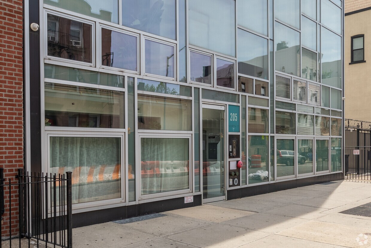 Building Photo - 203 N 7th St