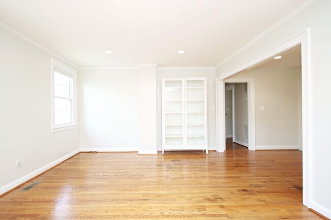 Building Photo - Updated One-Level Belmont Home Near IX Park