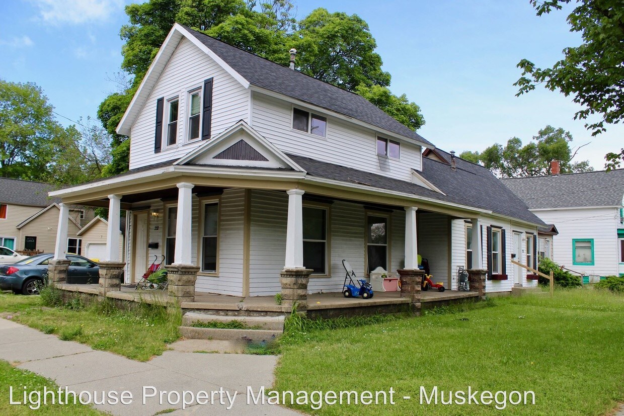 Primary Photo - 232 Catherine Ave