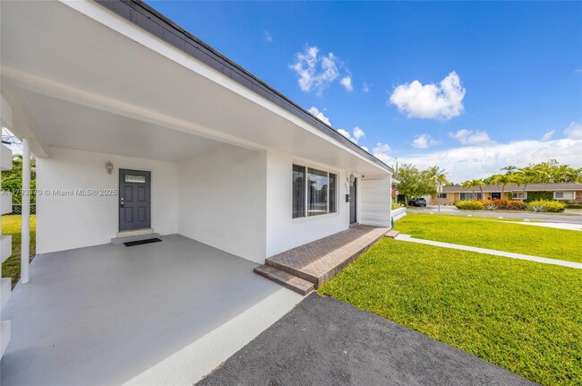 Building Photo - 8801 SW 17th St
