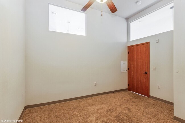 Foto del edificio - 611 W National Ave