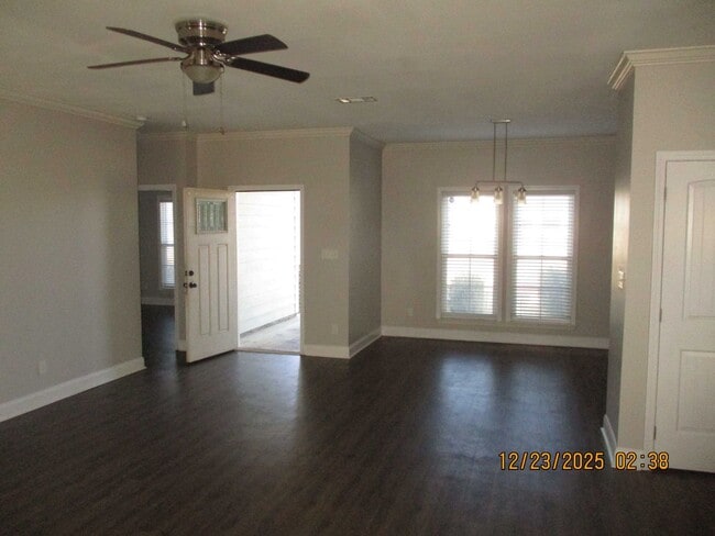 Building Photo - 127 Live Oak Drive