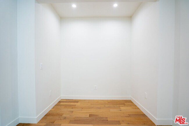 Building Photo - 6511 Orange St