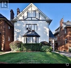 Building Photo - 883 Avenue Rd