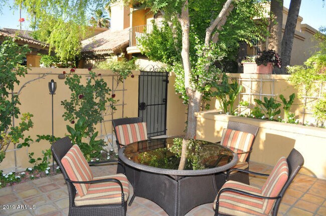 Foto del edificio - 7330 E Palo Verde Dr