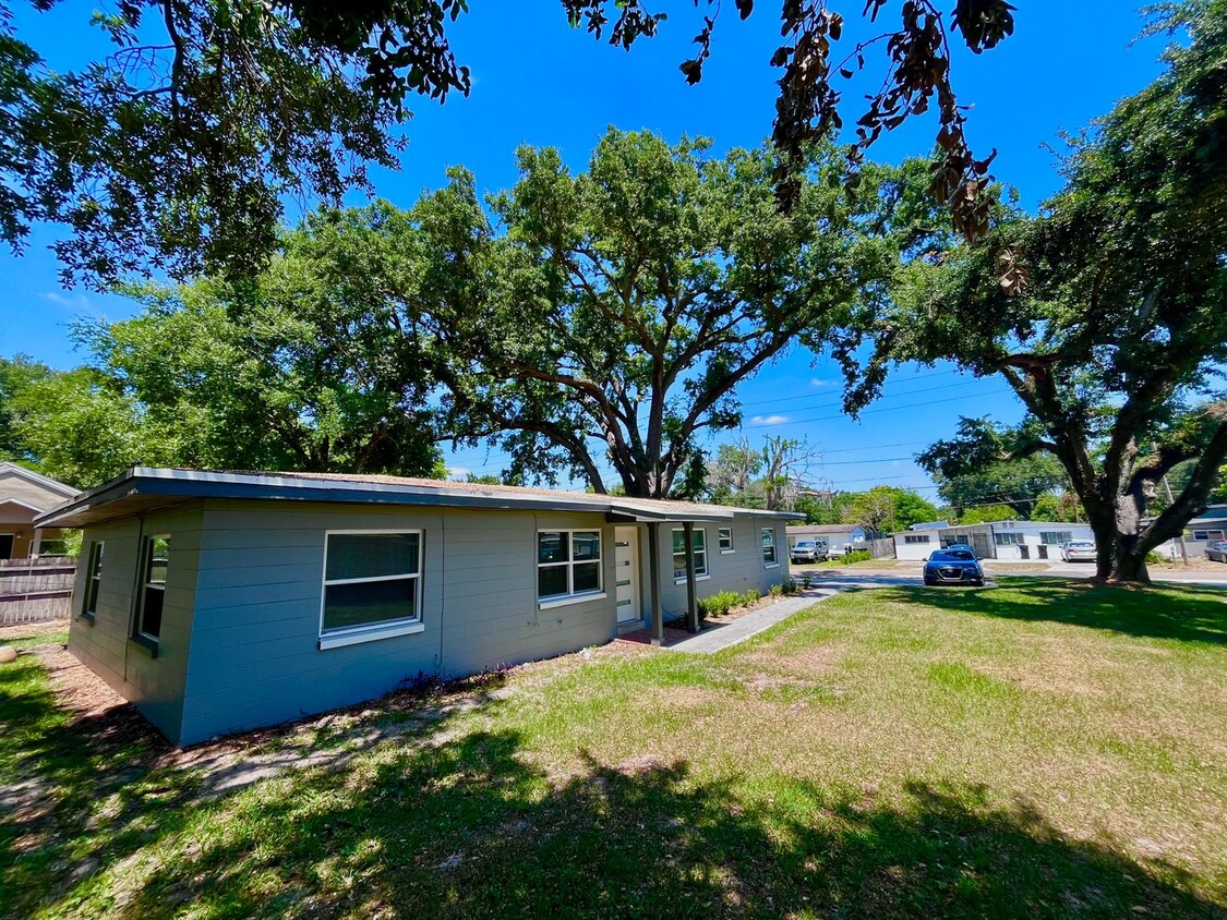 Primary Photo - Nice 2BR/1BA Duplex - 1610 Triangle Ave