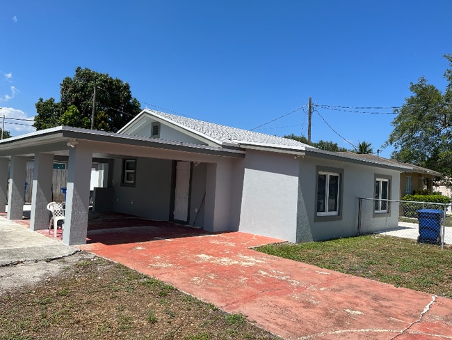 Foto del edificio - 2379 NW 102nd St