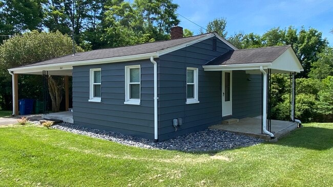 Building Photo - 1601 Glade Rd