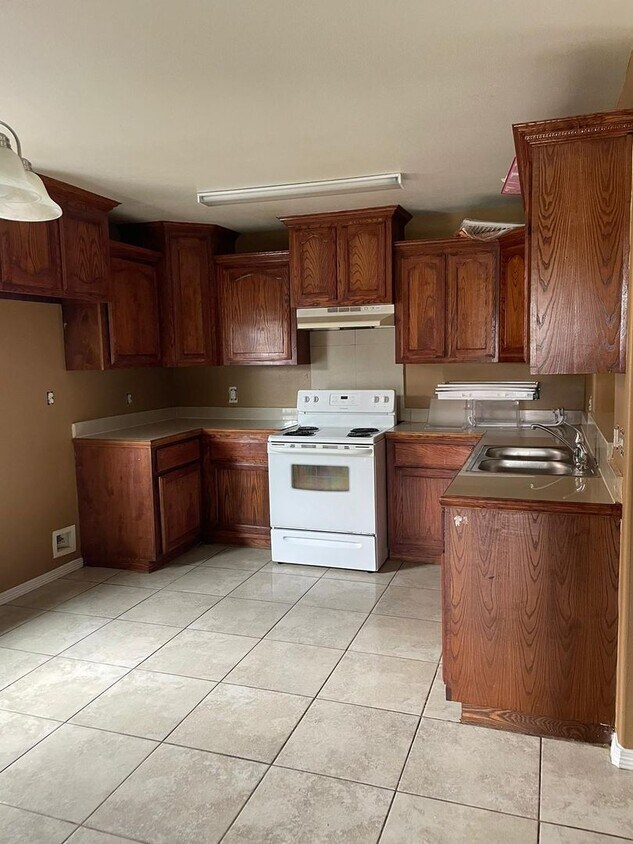 Building Photo - 3106 E. Diamondhead Ave