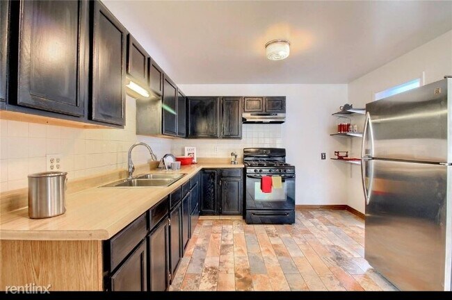 Building Photo - 4 br, 2 bath Apartment - 2200 Newark St