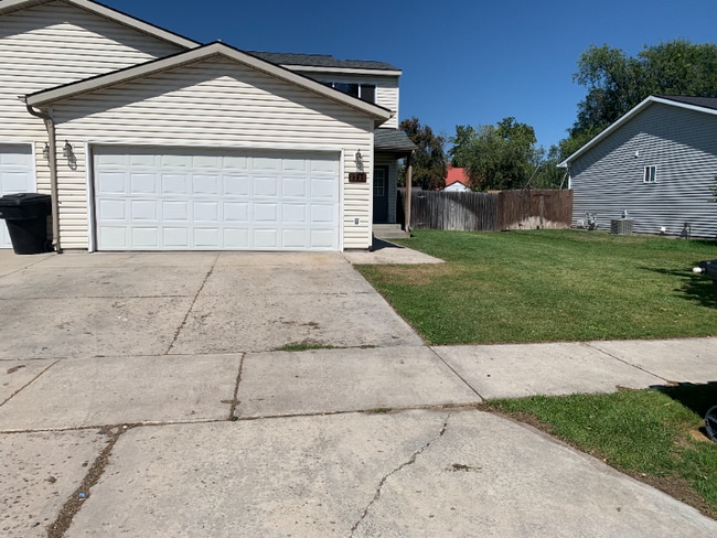 Building Photo - 2325 Merganser Dr