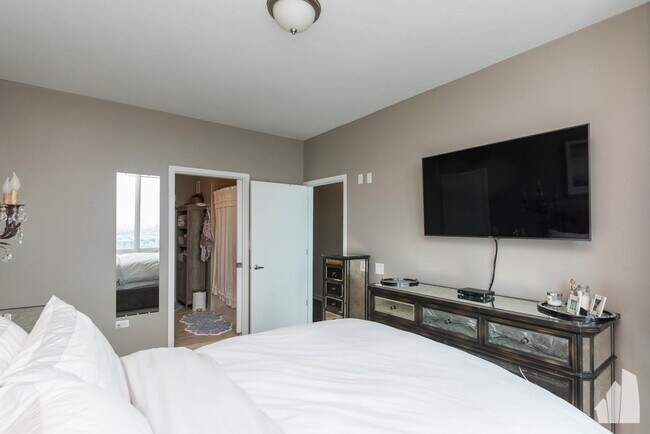 Photo - 2 bedroom in Chicago IL 60654 Apartment