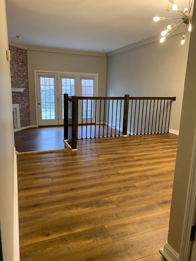 Foto del edificio - 9767 Bunker Hill Ln