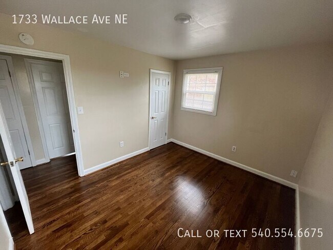 Building Photo - 1733 Wallace Ave NE