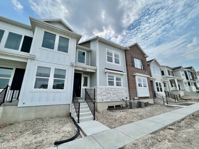 Foto del edificio - 3 br, 2.5 bath Townhome - 3966 W 1530 N