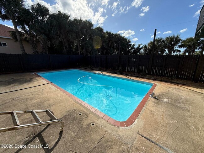 Foto del edificio - 1153 Belaire Dr