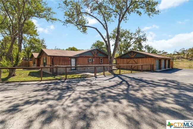Building Photo - 306 E Klein Rd