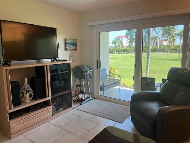 Building Photo - 6191 Bahia Del Mar Blvd S