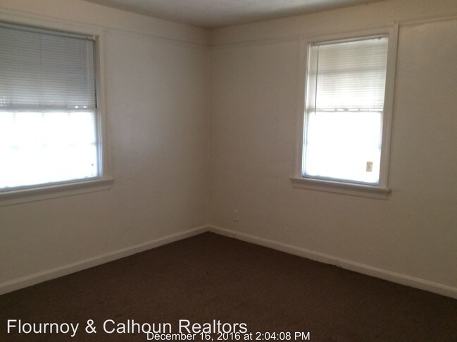 Building Photo - 3 br, 1 bath House - 2944 Pecan Street