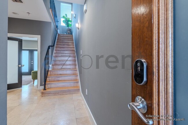 Building Photo - 956 Patterson St