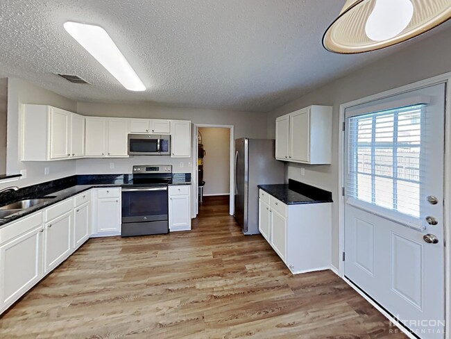 Building Photo - 4112 Gray Fox Dr