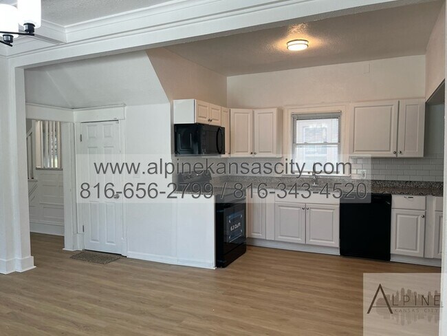 Foto del edificio - HUGE 3 Story Remodel!