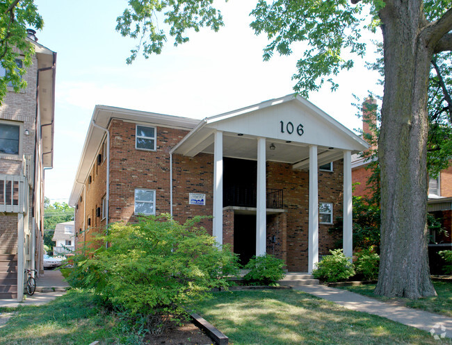 Building Photo - Studio's at 106