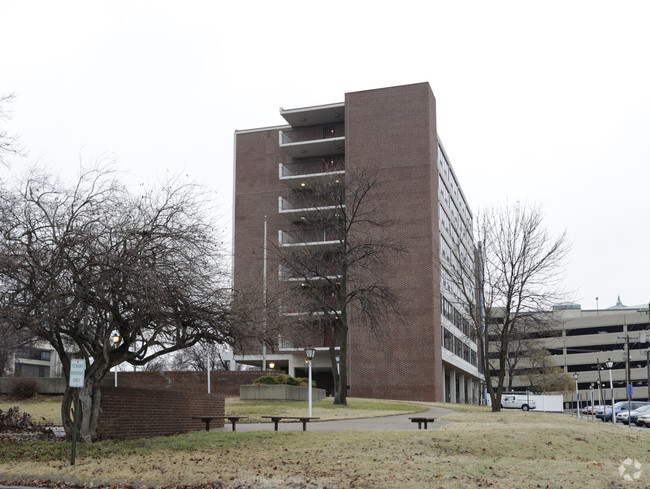 Building Photo - Jackson Towers