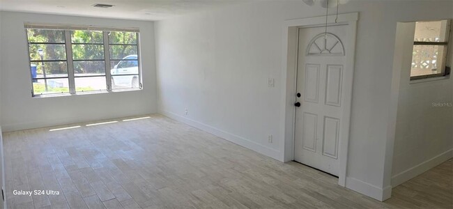 Building Photo - 4937 Lemon Bay Dr