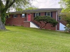 Building Photo - 920 Eisenhower Dr